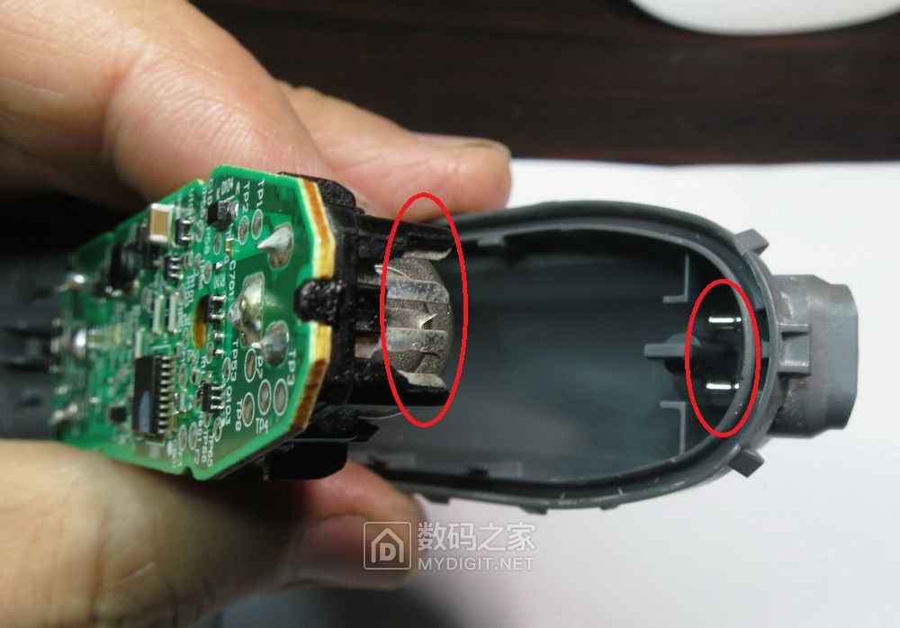 飞利浦三头剃须刀刀头拆卸清洗,传统剃须刀剃须的感受