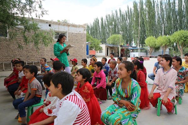 皮山县这位小姐姐暑假回来当老师,只因她和家乡有个约定