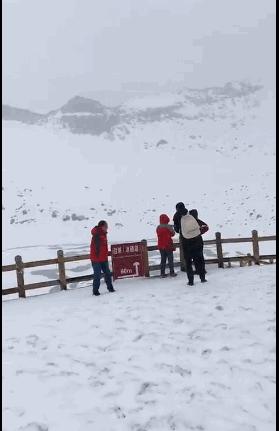 媳妇把酒瓶子放下，别玩了