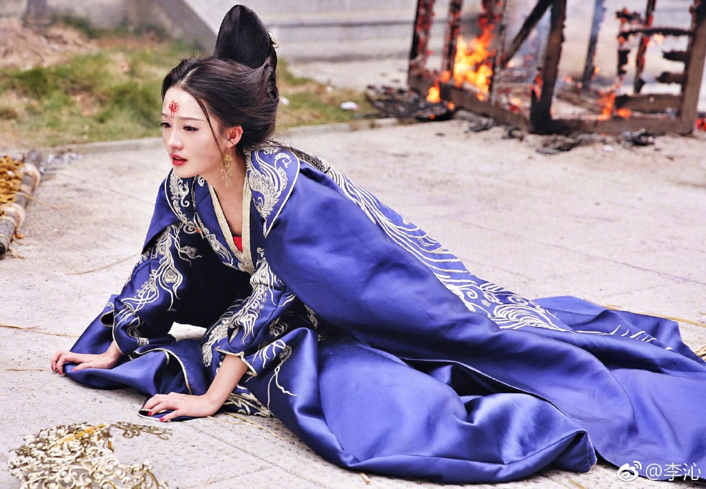 李沁新妆,李沁绝美礼服