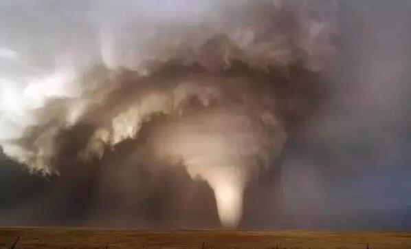 龙卷风应急措施,龙卷风来袭应急避险做法