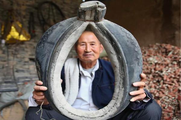 农村套牲口用的套引子，成了人们喜爱的U型枕头