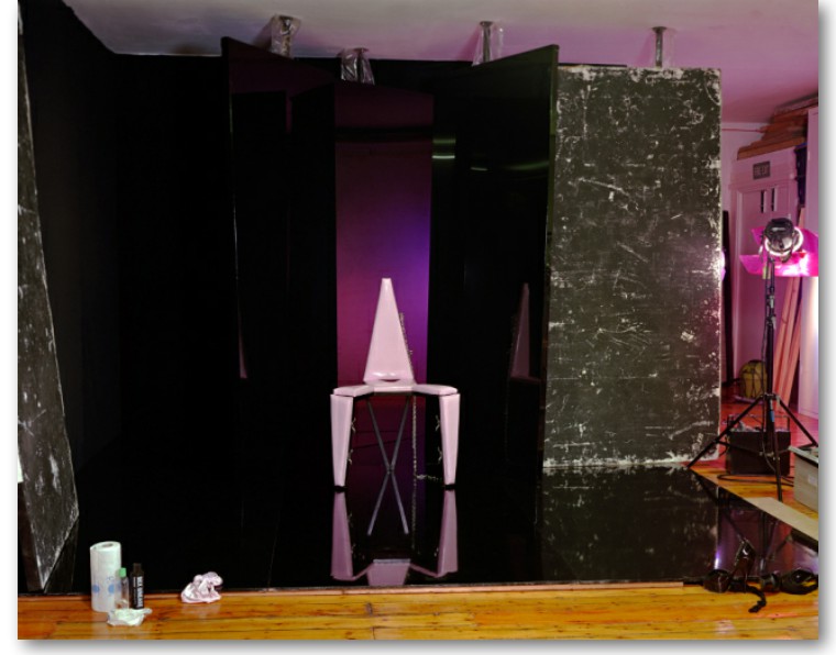 快公司:成人电影摄影棚是什么样子的?她用十年记录了一万个给你看