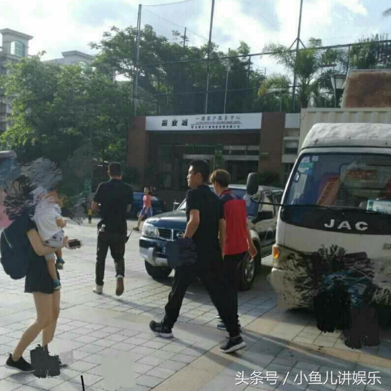偶遇鹿晗向往的生活,路上偶遇鹿晗来个近距离拍摄