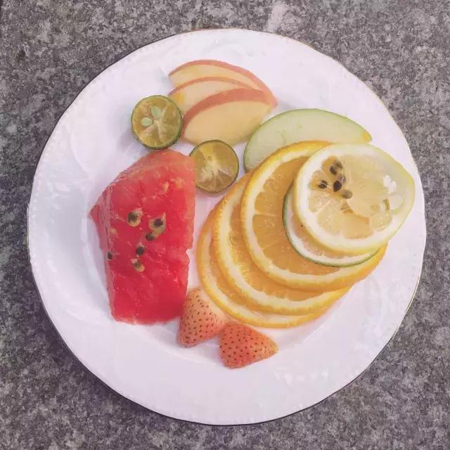 蹦野迪不如吃果盘，如何用20块在上海街头打败妖艳*货贱**？