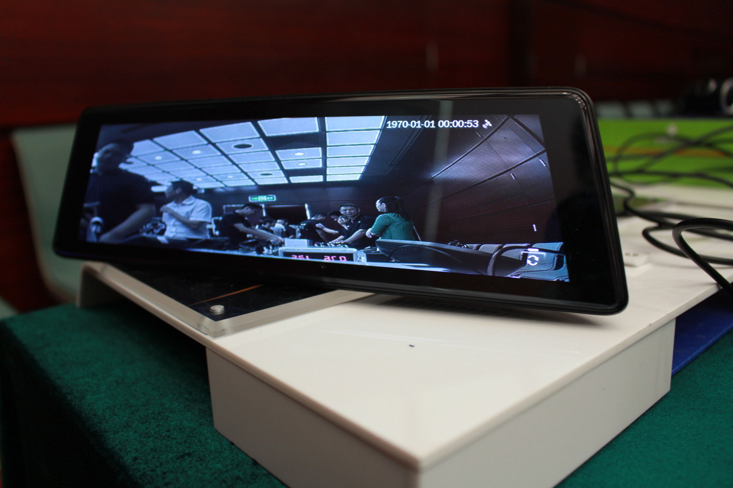 车子加装流媒体后视镜容易亏电吗,电子眩目后视镜能否修复