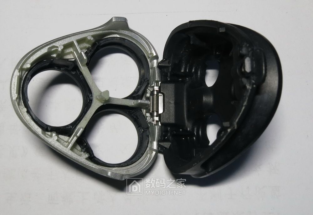 飞利浦三头剃须刀刀头拆卸清洗,传统剃须刀剃须的感受