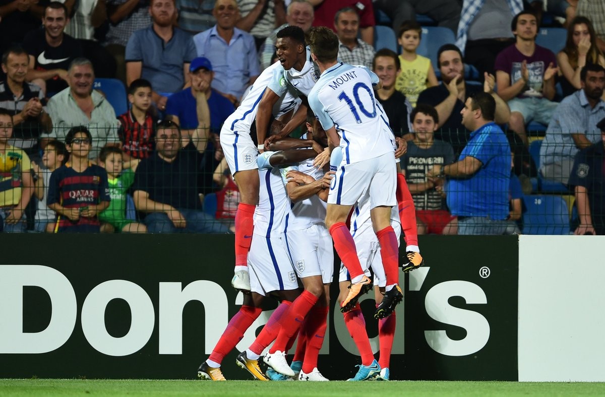 3冠1亚1四强!英格兰青年队横扫足坛成长轨迹让中国足球脸红