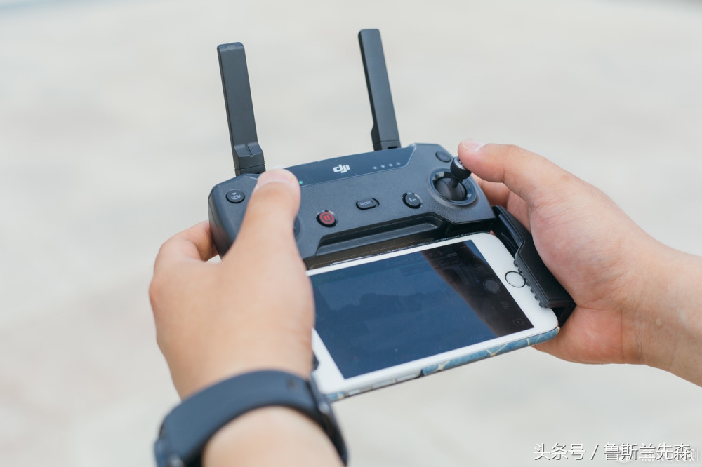 大疆精灵航拍机,大疆晓对比大疆精灵3