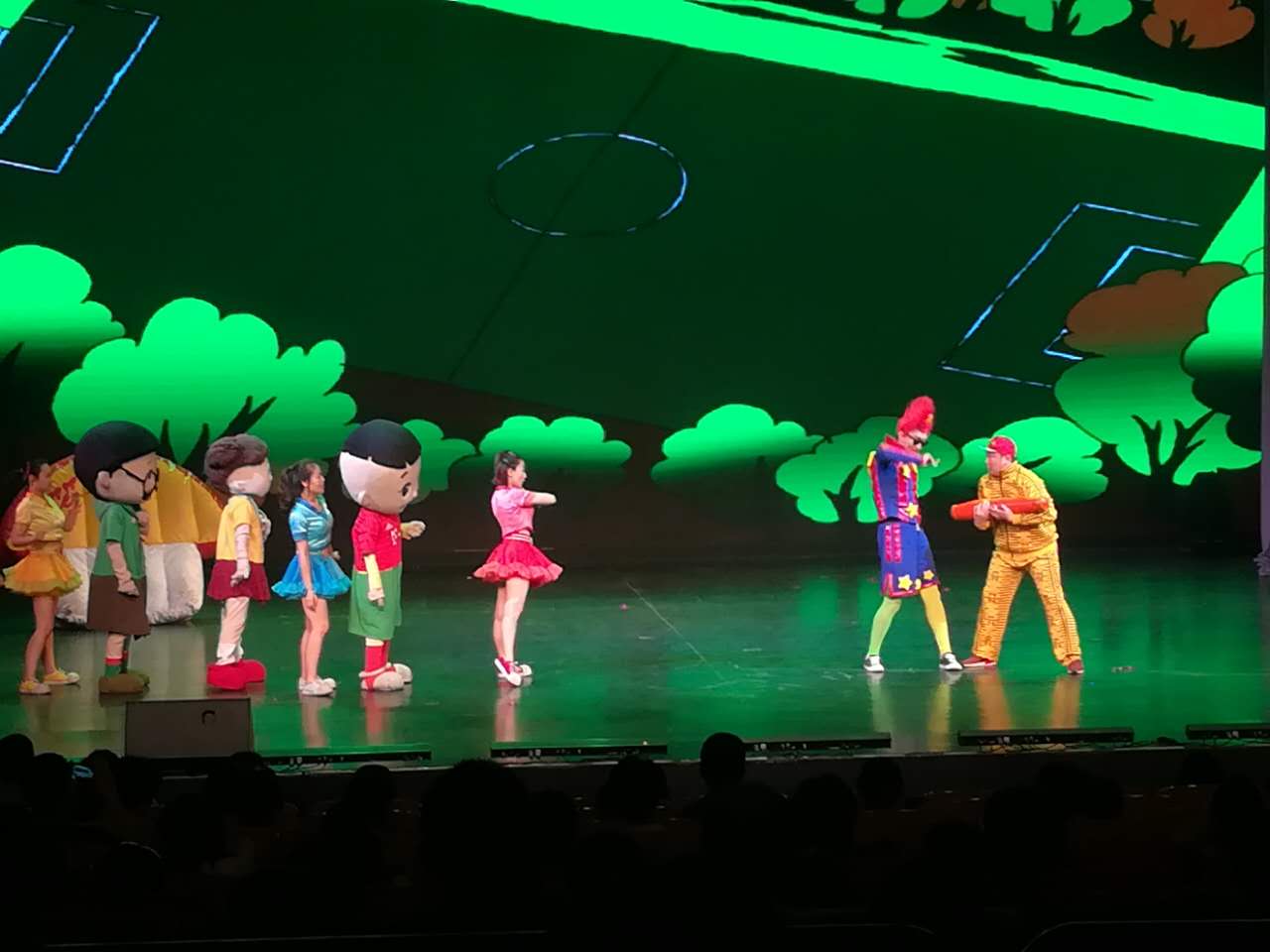 孩子胆怯不敢进教室怎么引导,孩子害羞胆小不敢说话