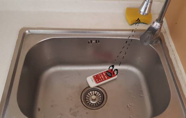 淘宝上卖的万能遥控器,小伙无意间得到了万能遥控器