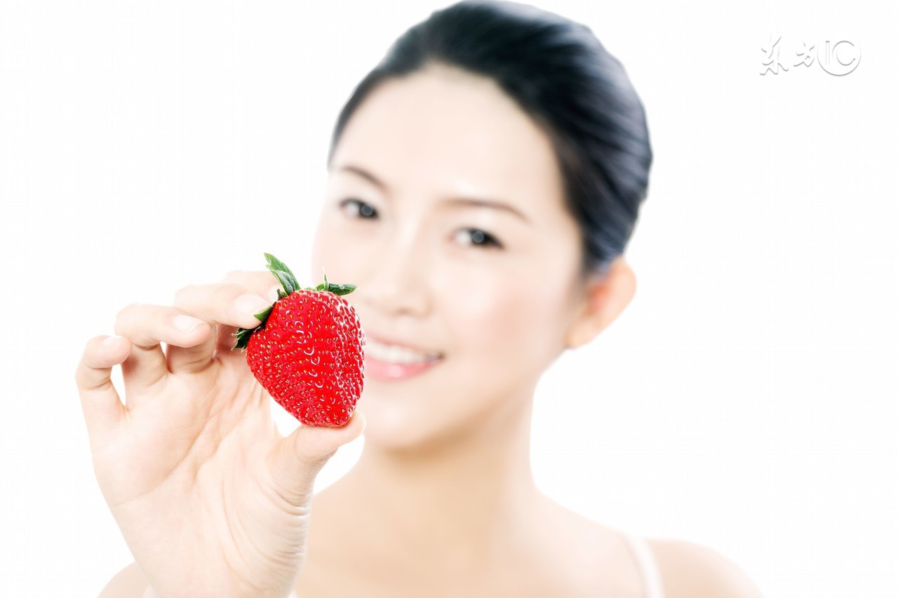 草莓鼻毛孔粗大生活妙招,怎么改善草莓鼻毛孔粗大