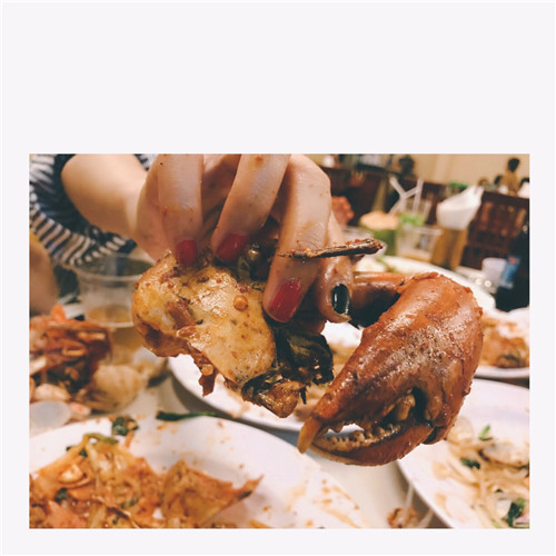 有些人不知哪里好但谁都代替不了,有些人说不上哪里好但谁都替不了