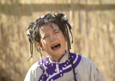 当年被骂惨的《会有天使替我爱你》女主如今减肥成功神角度撞脸奶茶妹妹，女儿“开心”与小S女儿像双胞胎？