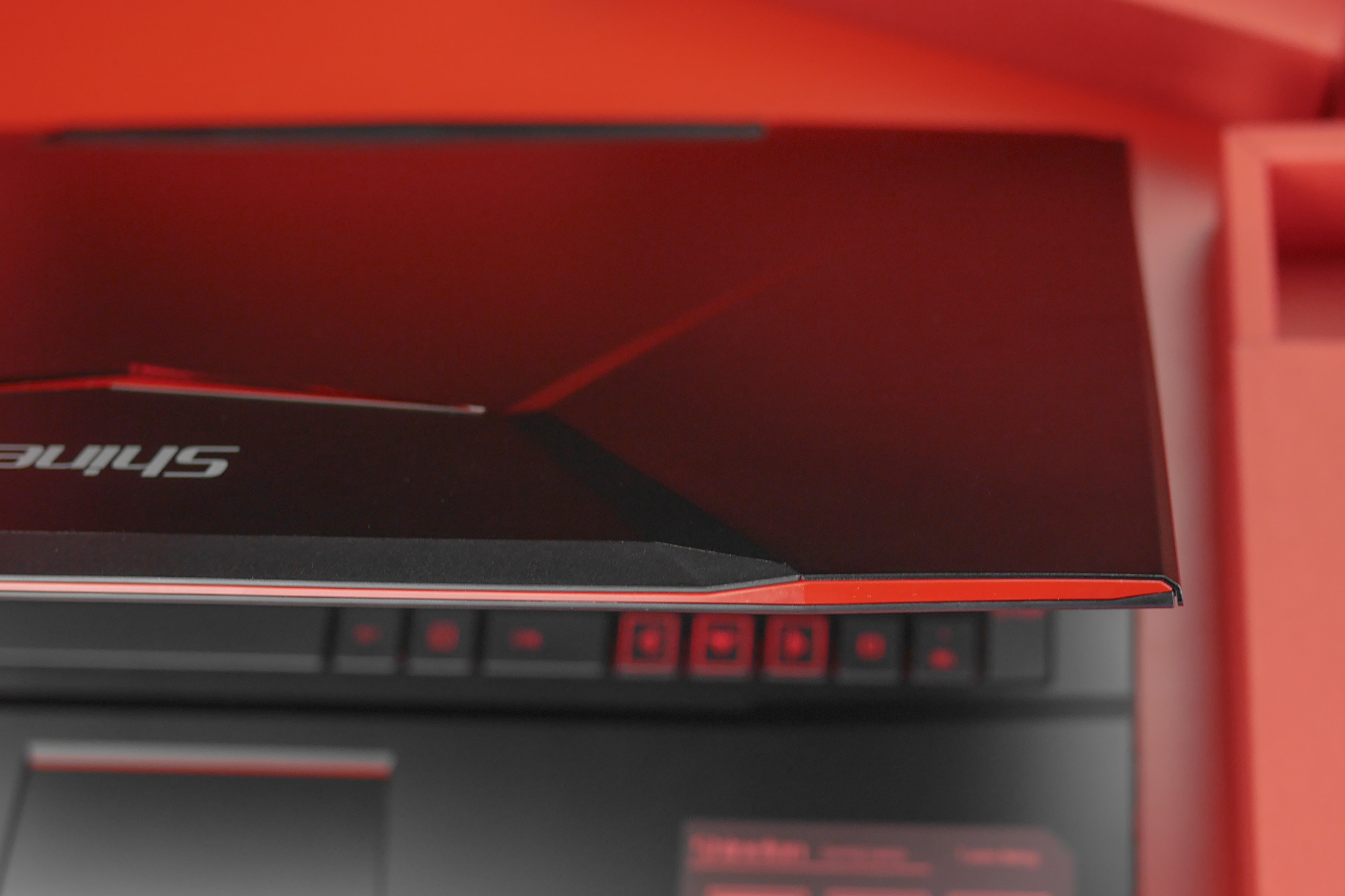 电脑城同配卖八千，走线上路线的炫龙炎魔游戏本就有优势了