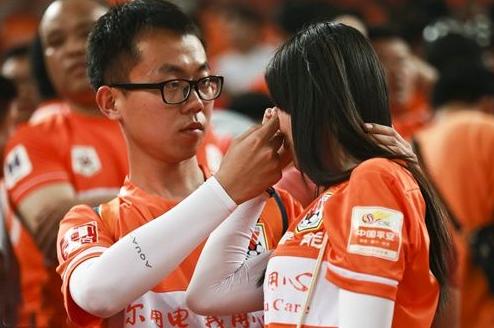 马加特给鲁能带来什么,鲁能球迷怒怼裁判不公正