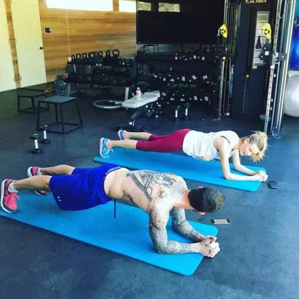 一天就能练出来的腹肌马甲线,这才是真正的腹肌马甲线