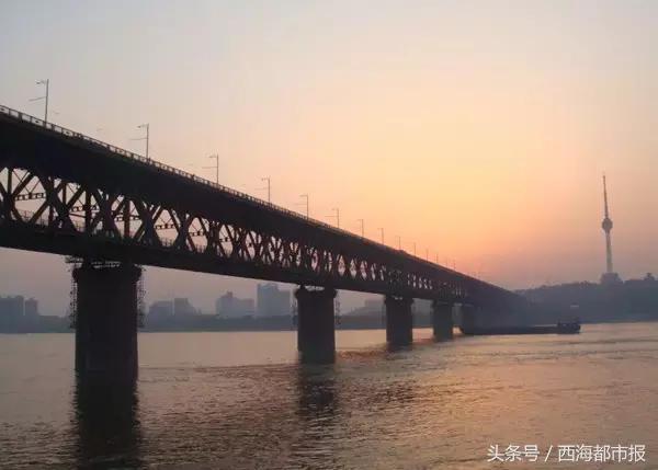 西宁至武汉直达动车即将开行,西宁至乌鲁木齐加开列车