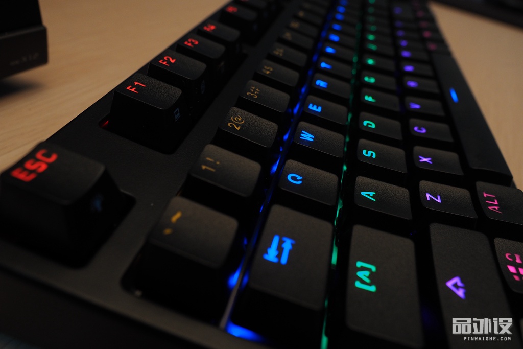凯酷104荣耀键盘灯光调节,凯酷68键机械键盘拆解