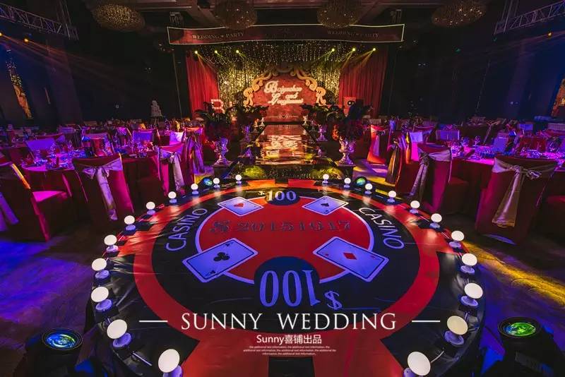 来一场轰轰烈烈的婚礼,来一场特别的订婚宴