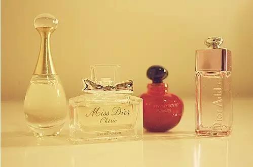 哪款香水适合有女人味的人,如何挑一款适合自己的香水