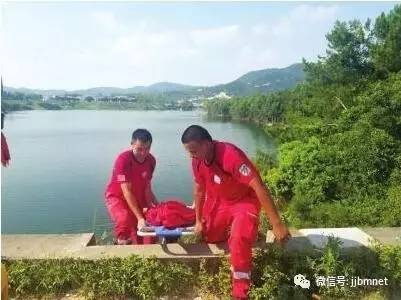 泉州:17岁女孩将救生圈扔岸边不慎溺亡/晋江一老汉连砸8辆车/泉州一女大学生被骗21万