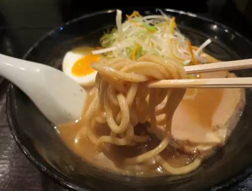 日本拉面该用什么拉面,日本拉面的汤为什么这么鲜