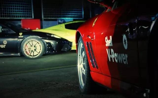 这是一场假的燃油发布会，现场全是法拉利*博兰**基尼等超豪