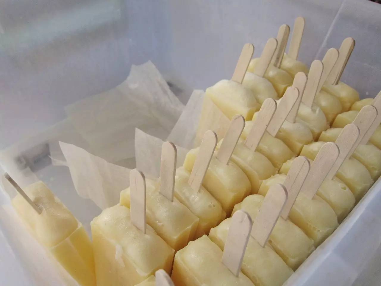 在大烤炉天缅怀一支无添加的鲜果冰棒