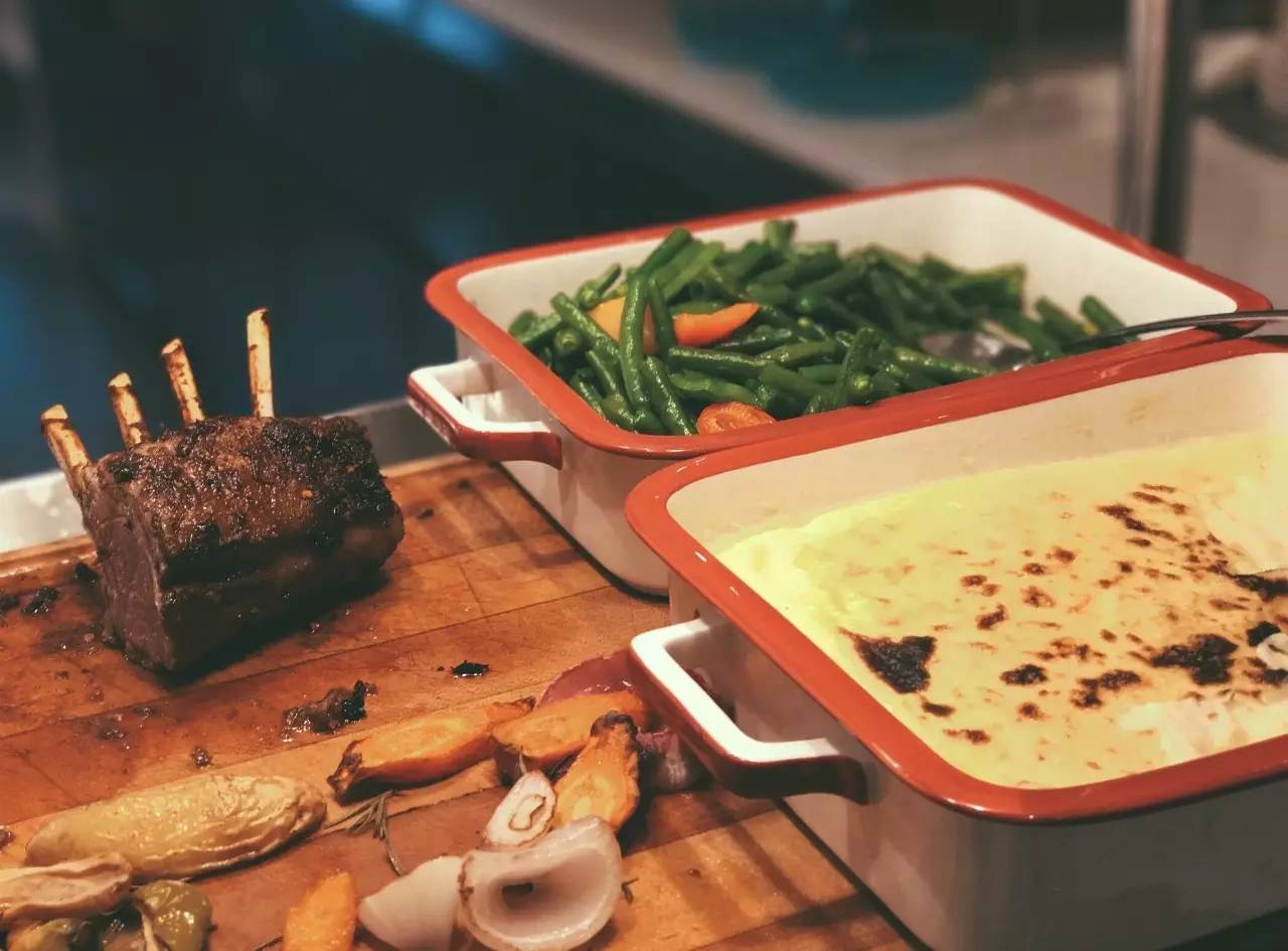 我生活在妙不可言的等待中,我们的生活在妙不可言的等待中