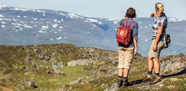 4款秋冬最in双肩包明星们都在背,今年最流行的一款双肩包