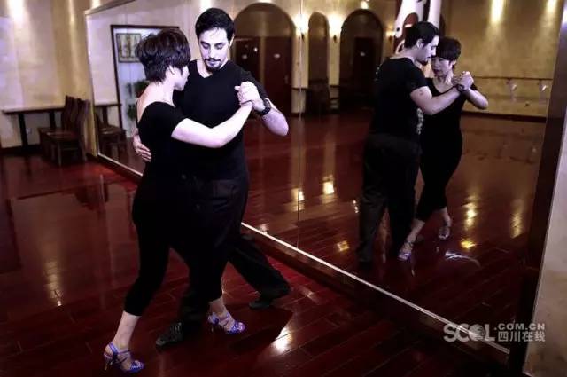 镜界丨成都探戈第一人，37岁起舞人生！