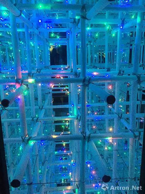 「带你看展览」街头、酒吧、工地…………没空间，大尾象是这样做展览的