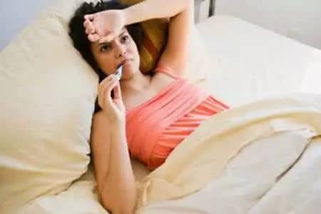 孕早期口里总是感觉有腥味,怀孕早期为什么嘴巴里一直有苦味