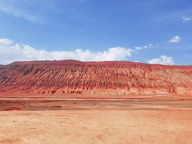 还记得那群到中国最北边境搞事情的小编么？他们……
