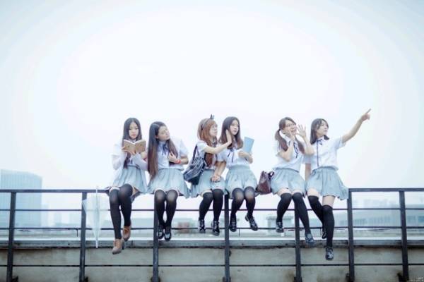 你为什么穿jk制服,我们为什么穿校服