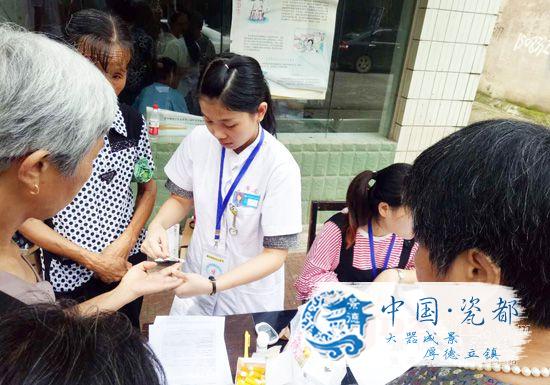 县中医院义诊进村温暖人心,医护人员进乡村义诊活动暖人心