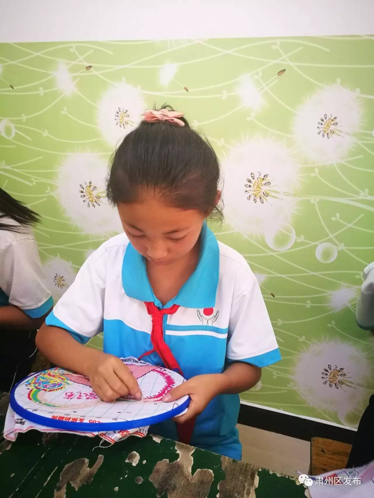 体育剪纸图片踢足球,关于踢足球的剪纸视频