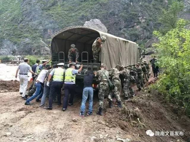 突如其来的冰雹让人措手不及,突如其来的地震告诉我们珍惜当下