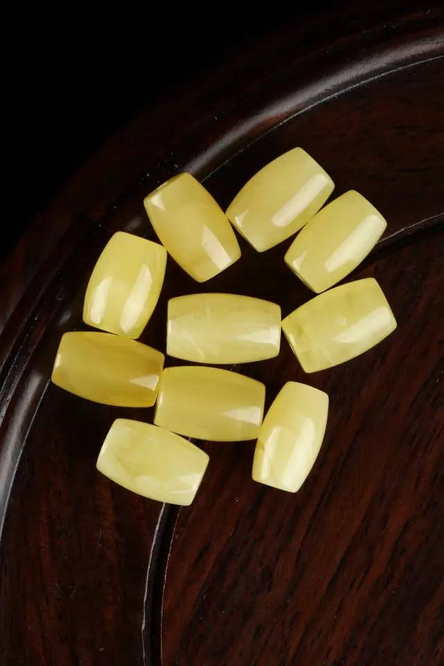 琥珀摔成两半了还值钱吗,琥珀摔碎了怎么办