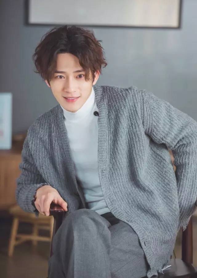 给tony老师定型刘海,如何使头发定型还能保持蓬松