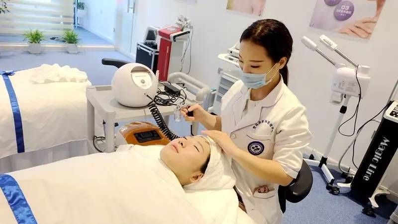 高圆圆用的美容仪,高圆圆王丽坤