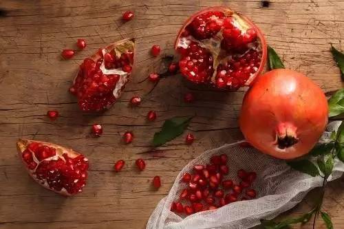 石榴甘甜多汁的原因有哪些,石榴颗粒饱满鲜美多汁