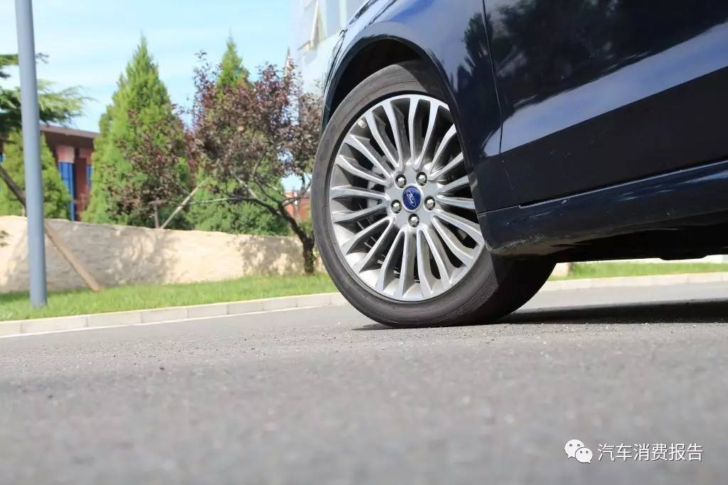 这款车的油耗表现如何,2017款蒙迪欧2.0t245高功率油耗