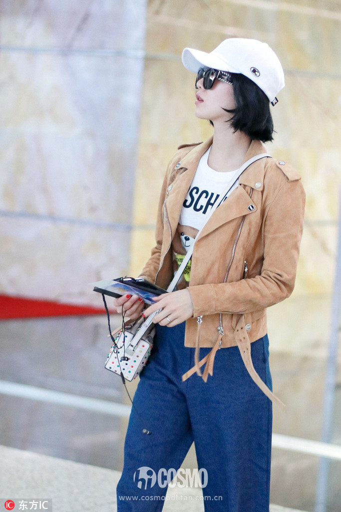 刚买完周冬雨的条纹西服,我又盯上了高圆圆的薄风衣