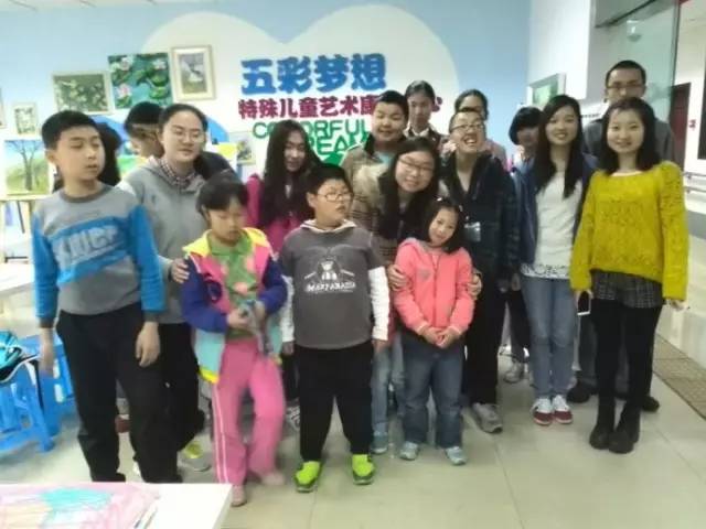 成都市少儿公益画,公益助残的小孩