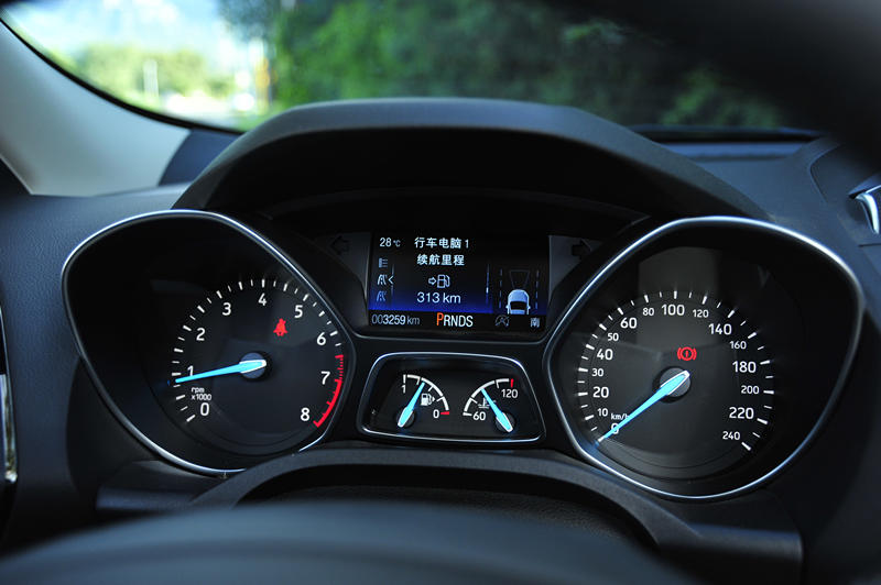 探界者对比科雷傲,科雷傲120周年限量款和探界者