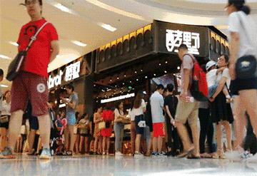 分分钟扫空，南京必吃网红酵母面包店终于盼来啦~足足70+种，雷神巧克力盐之花……杭州人又有口福了