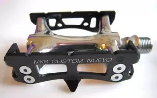 两轮摩托车比四轮的酷,两轮比四轮更浪漫