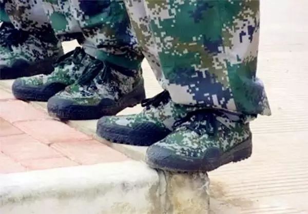 没经历过磨难不足以谈人生,没经历过军训的人